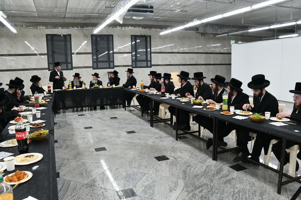 תמונה מחיי הכולל
