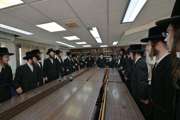 תמונה מחיי הכולל