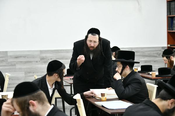 תמונה מחיי הכולל