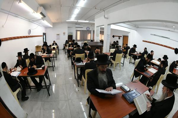 תמונה מחיי הכולל