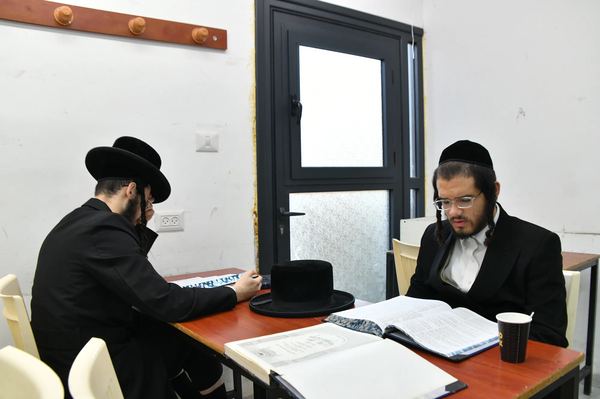 תמונה מחיי הכולל
