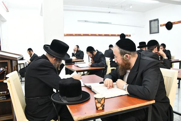 תמונה מחיי הכולל