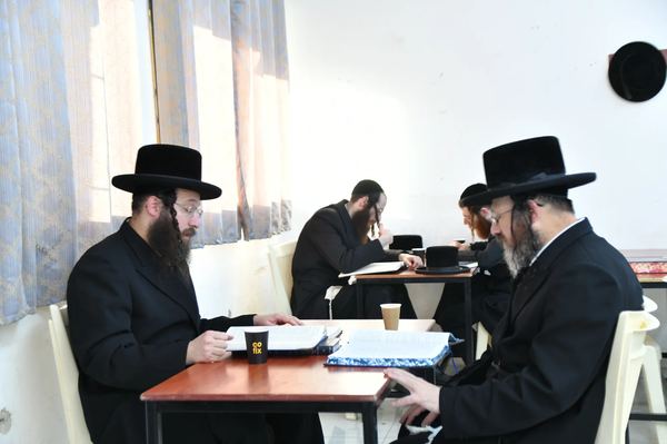 תמונה מחיי הכולל