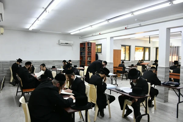 תמונה מחיי הכולל