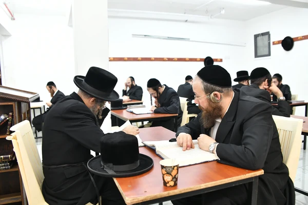 תמונה מחיי הכולל