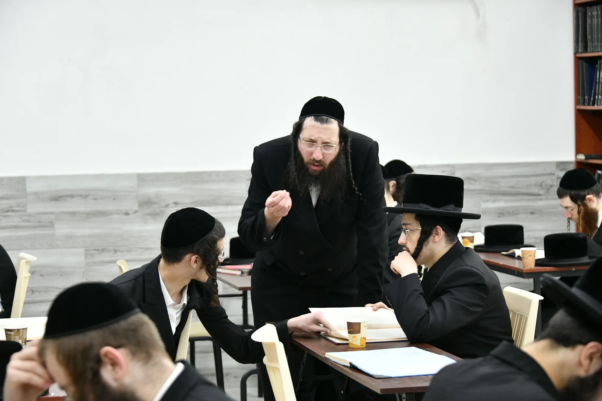 תמונה מחיי הכולל